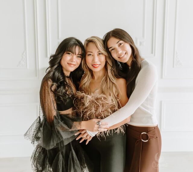 Such a beautiful mom and her sweet daughters!